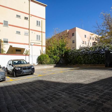 Borbolla Sevilla Urban - Parking Zewnętrze zdjęcie